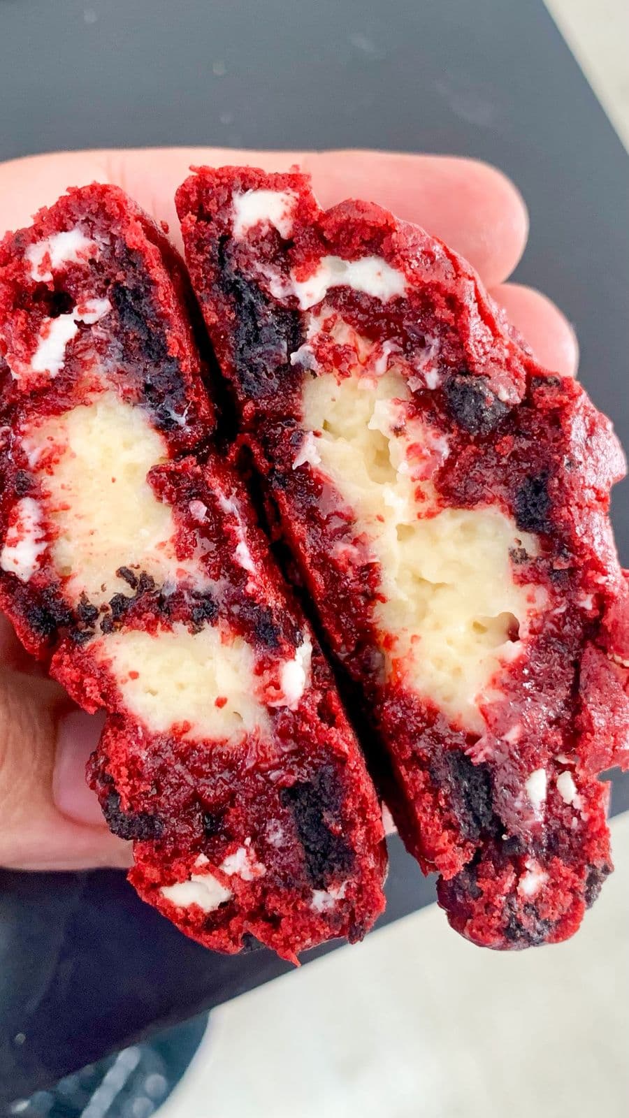 RED VELVET CHEESECAKE